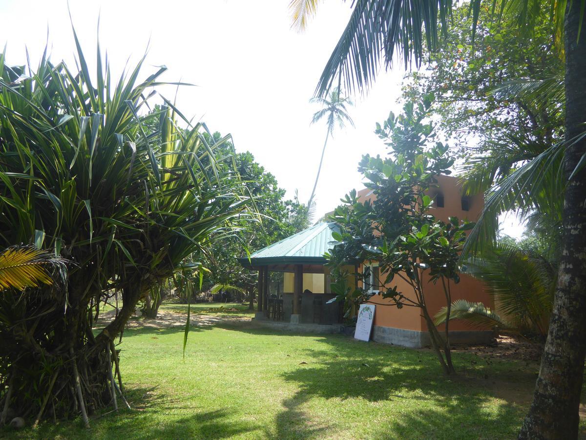 Raja Beach Hotel Balapitiya Exterior foto