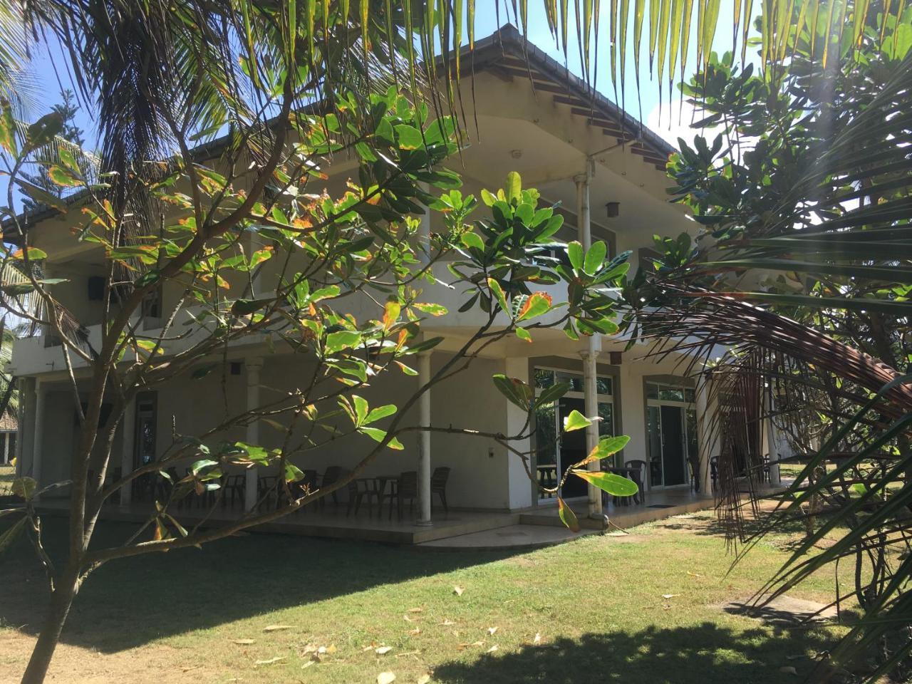 Raja Beach Hotel Balapitiya Exterior foto