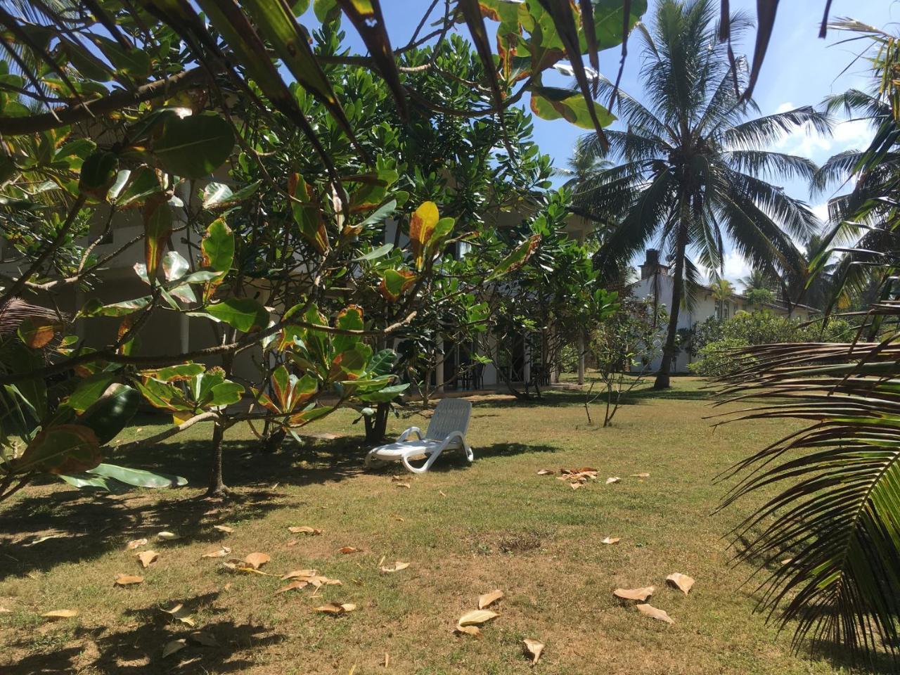 Raja Beach Hotel Balapitiya Exterior foto