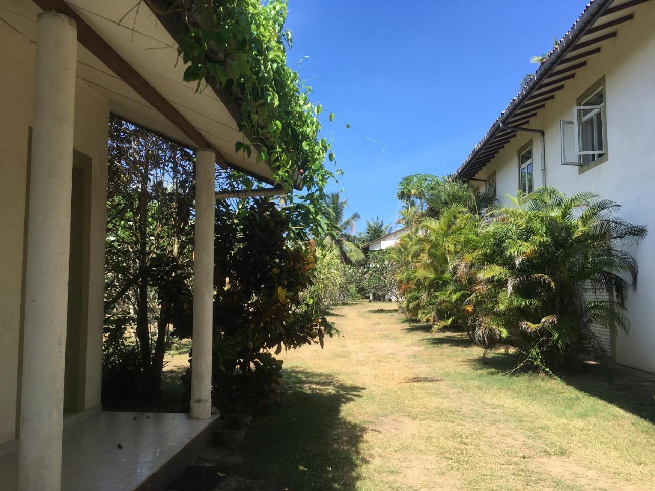 Raja Beach Hotel Balapitiya Exterior foto