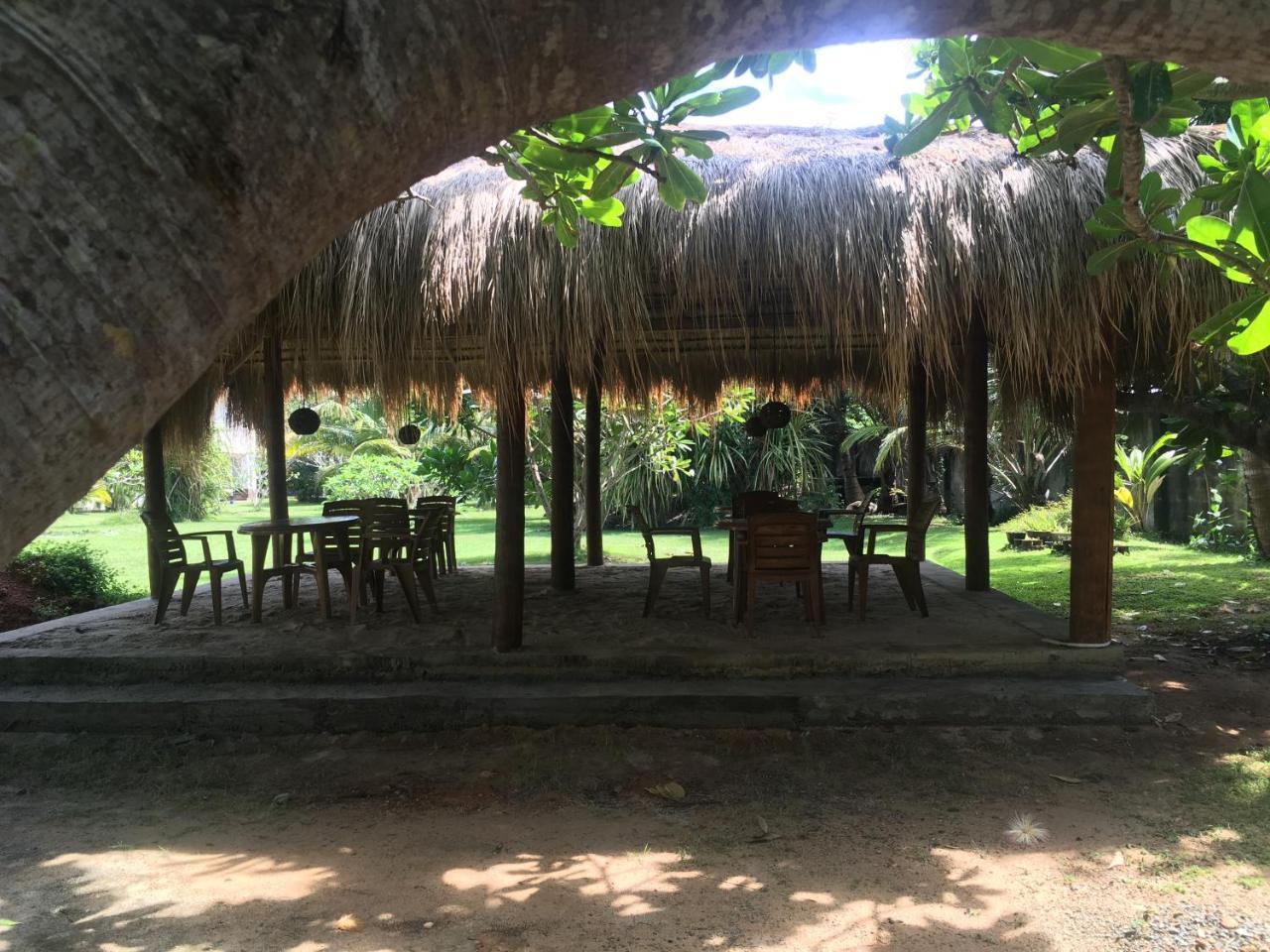 Raja Beach Hotel Balapitiya Exterior foto